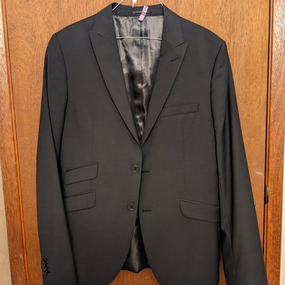 Men's Suit - Picture 3 of 7